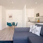 Host Wise - Trendy Spacious Flats -