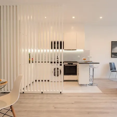 Host Wise - Trendy Spacious Flats - Apartment *