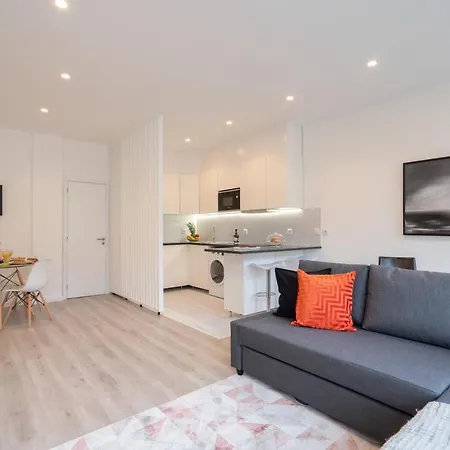 Host Wise - Trendy Spacious Flats - *