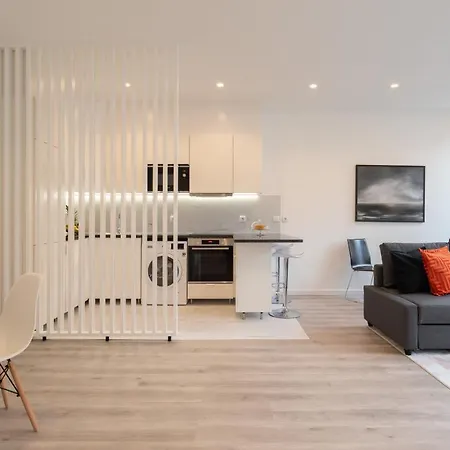 Host Wise - Trendy Spacious Flats - *
