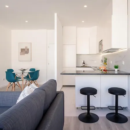 Host Wise - Trendy Spacious Flats - *