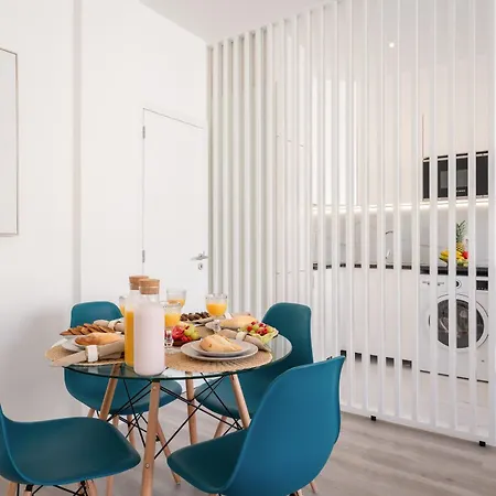 Host Wise - Trendy Spacious Flats - דירה *