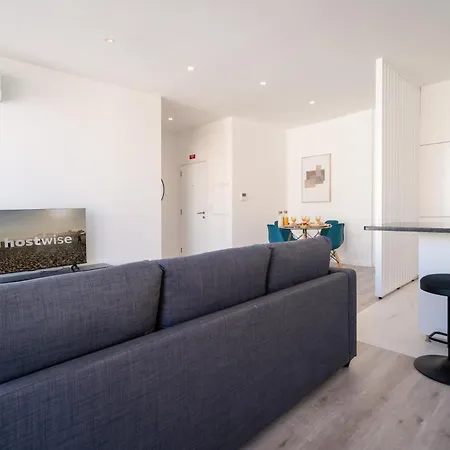 Host Wise - Trendy Spacious Flats - דירה