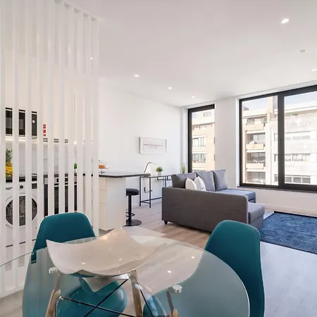 Host Wise - Trendy Spacious Flats - *