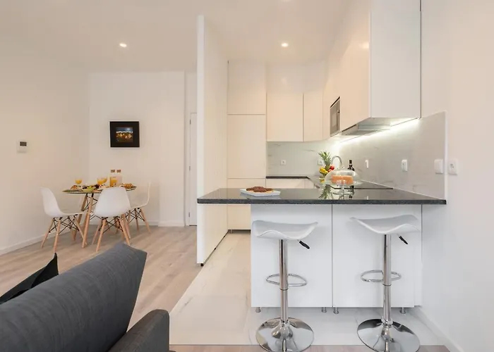 Apartment Host Wise - Trendy Spacious Flats - *