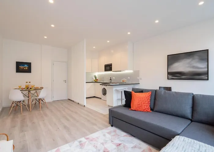 Host Wise - Trendy Spacious Flats - *