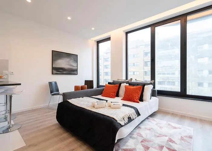 Host Wise - Trendy Spacious Flats - *