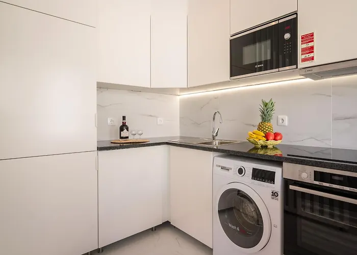 Apartment Host Wise - Trendy Spacious Flats -